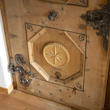 Chasa San Geer Sains بيت للعطل *