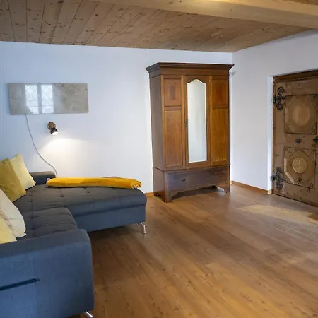 Chasa San Geer Sains *