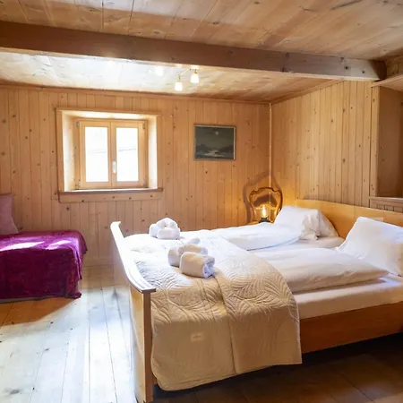 بيت للعطل Chasa San Geer Sains سكول