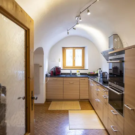 Chasa San Geer Sains بيت للعطل سكول