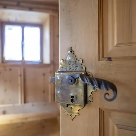 Chasa San Geer Sains بيت للعطل