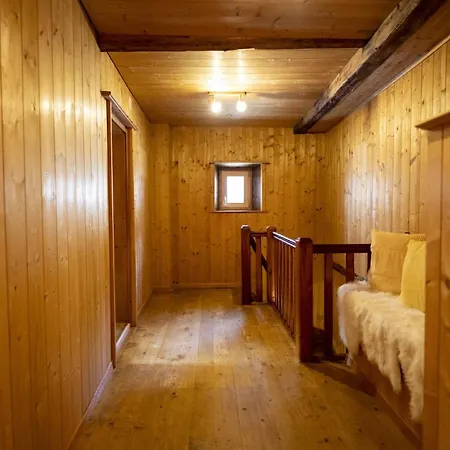 Chasa San Geer Sains بيت للعطل *